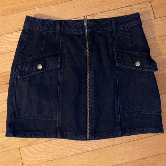 Forever 21 Black Zip-Up Denim Skirt - Picture 7 of 7